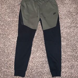 Nike Tech Joggers